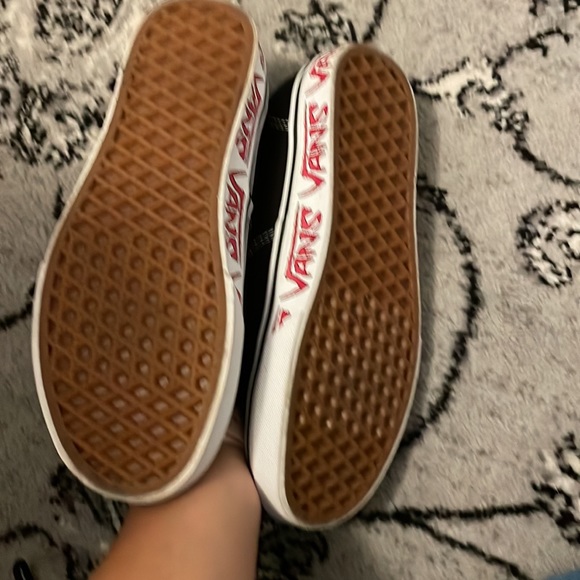 Vans - Picture 2 of 4